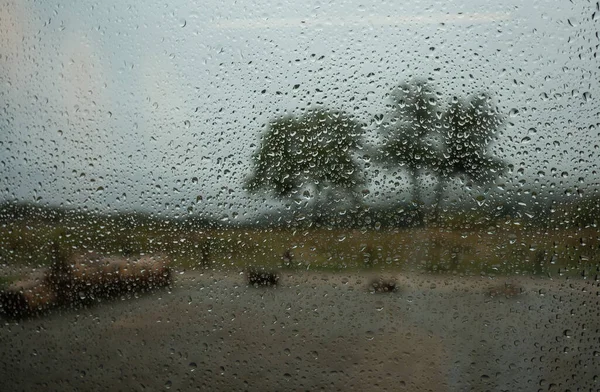 Пейзаж Дождливую Погоду Через Окно — стоковое фото