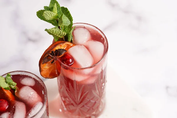 Traditional Christmas Beverage Mulled Wine Red Cherry Juice Orange Tangerines — Stockfoto