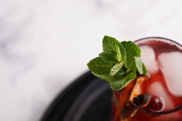 Traditional Christmas Beverage Mulled Wine Red Cherry Juice Orange Tangerines — Fotografia de Stock