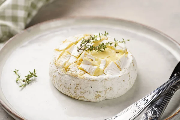 Oven Baked Camembert Cheese White Plate Grey Concrete Surface Homemade — Stock Photo, Image
