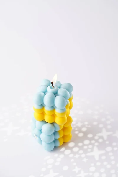 Две Патриотические Пузырьковые Свечи Сложены Друг Друге Наполовину Голубые Наполовину — стоковое фото