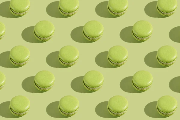 Hard Light Pattern Green Macaron Pastry Photographed Light Green Surface — Stockfoto