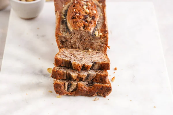 Tranches Pain Banane Chocolat Avec Noix Sur Panneau Marbre Ingrédients — Photo