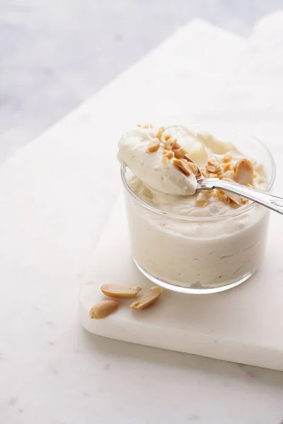 Sobremesa Iogurte Leiteiro Cremoso Com Mascarpone Creme Queijo Manteiga Amendoim — Fotografia de Stock