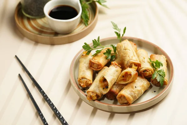 Traditionele Zuidoost Aziatische Voorgerecht Lente Zomer Broodjes Gefrituurde Dim Sum — Stockfoto