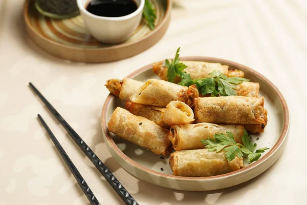 Traditionele Zuidoost Aziatische Voorgerecht Lente Zomer Broodjes Gefrituurde Dim Sum — Stockfoto