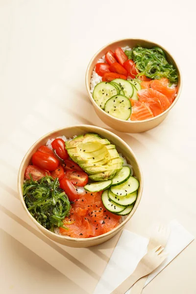 Trendy Wholesome Dish Poke Buddha Bowl Rice Wakame Seaweed Tomatoes — Fotografia de Stock