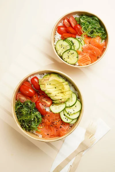 Trendy Wholesome Dish Poke Buddha Bowl Rice Wakame Seaweed Tomatoes — Fotografia de Stock