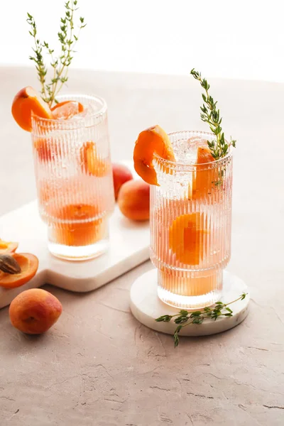 Two Glasses Refreshing Summer Cocktail Ice Cubes Apricot Slices Fresh — Photo