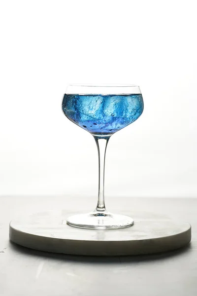 Dark Blue Drink Vintage Glass Sparkling Wine Pea Flower Tea — Stock Photo, Image