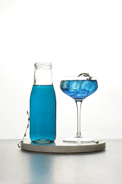Dark Blue Drink Vintage Glass Sparkling Wine Pea Flower Tea — стоковое фото