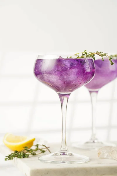 Purple Drink Vintage Glass Sparkling Wine Pea Flower Tea Blue — Stok fotoğraf
