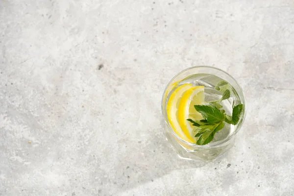 Morning Beverage Glass Lemon Water Fresh Mint Grey Background Space — Stockfoto