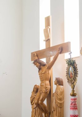 Heykel, Ukrayna tapınaklarından birinde İsa 'nın çarmıha gerilişini tasvir ediyor.