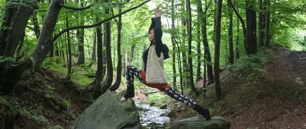 Woman Demonstrates Yoga Pose Stream — Foto Stock