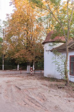 SSCB zamanından kalma terk edilmiş bir tatil evi.