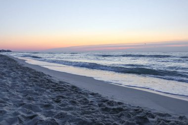 Şafak vakti denizin üzerinde gökyüzü, Karadeniz, Ukrain