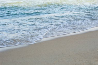 Karadeniz sahilinde sörf, san