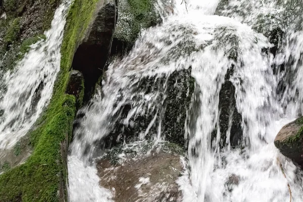 Gebirgsbach Den Karpaten Ukraine Verschwommener Wasserfluss Wasserfall Sommerfrische — Stockfoto