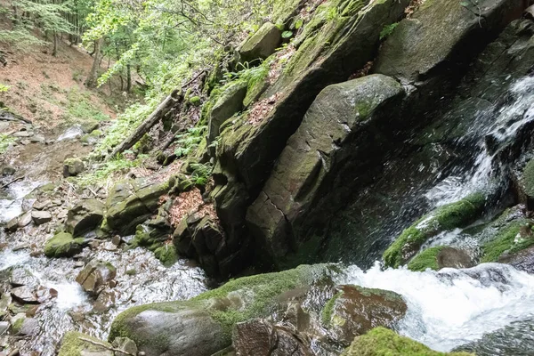 Гірський Потік Карпатах Україна Розмитий Потік Води Водоспад Літні Свічки — стокове фото