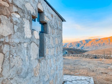 Aziz Karapet Manastırı yakınlarındaki Kutsal Üçleme Şapeli.