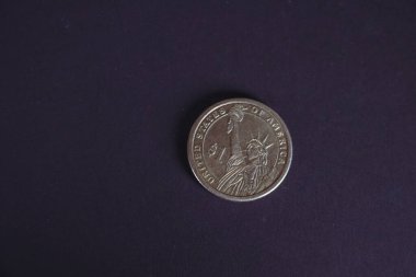 Finansal baskı için arka plan bir dolar. 1 dolarlık duvar kağıdı