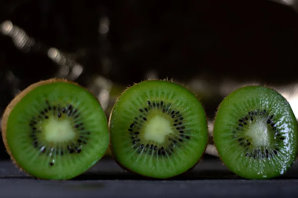 Kiwi Fruits Sur Fond Bois Avec Espace Copie — Photo