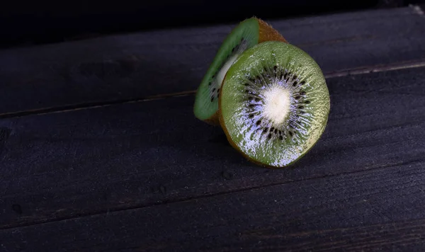 Kiwi Früchte Auf Holzgrund Mit Kopierraum — Stockfoto
