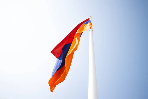 亚美尼亚国旗和蓝天 — 图库照片