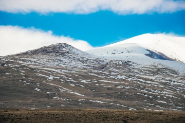 Ermenistan 'daki Dağ, Aragatsotn Eyaleti, Yeghvard