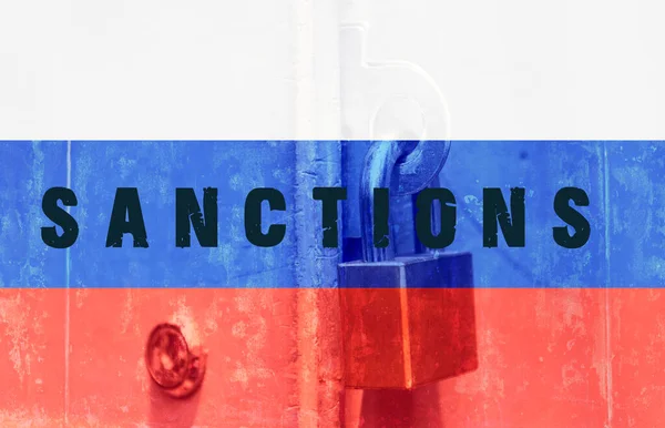 Санкции Против России Российским Флагом — стоковое фото