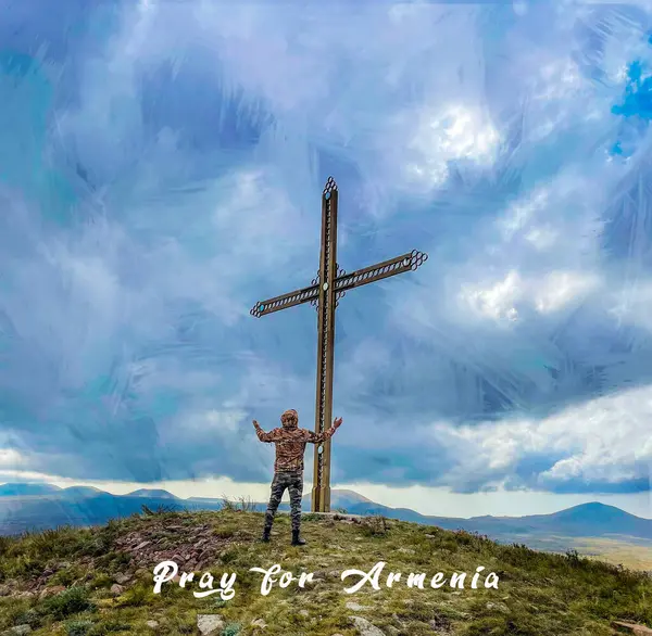 Ermenistan Için Dua Haçın Önünde Dua — Stok fotoğraf