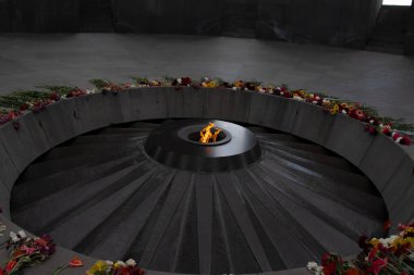 Ermeni Soykırımı. Ermeni Soykırımı kurbanları için Tsitsernakaberd Anıt Kompleksi