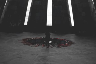 Ermeni Soykırımı. Ermeni Soykırımı kurbanları için Tsitsernakaberd Anıt Kompleksi