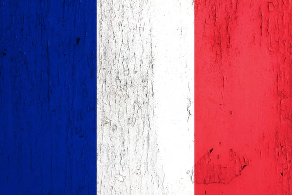 裂开的墙上挂着法国国旗 — 图库照片