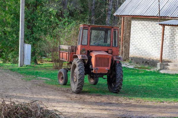 Terbengkalai Traktor Hutan — Stok Foto