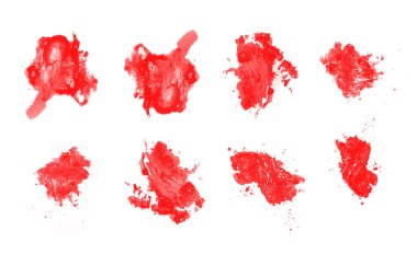 Beyaz arka planda izole edilmiş gerçekçi kan. Kan damlaları ve 8 parça kan.