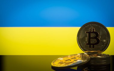 Ukrayna 'da Bitcoin, Bitcoin ve Crypto krizi, Bitcoin ve Ukrayna bayrağı, 3D çalışma ve 3D görüntü