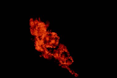 Siyah arkaplanda yangın