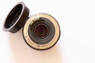 Beyaz arka plan üzerine Canon EF 50mm f1.8 USM, Erivan, Ermenistan - 2022 Eylül 19.jpg