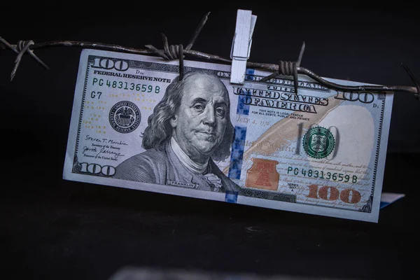 Dollarschein Mit Stacheldraht Hintergrund Wirtschaftskrise — Stockfoto