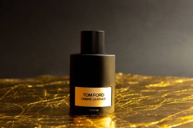 Tom Ford altın arka planda deri parfüm, Erivan, Ermenistan - 2022 Ekim 08: