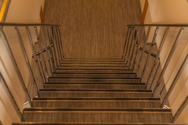 Deck Wasser entspannend, schöner Tourismus Wasser jung, Yachting Bow Voyage, hippe Touristen Seelandschaft Kreuzfahrtschiff Rettungsboot Unterdeck Drohne Treppe an Deck — Stockfoto