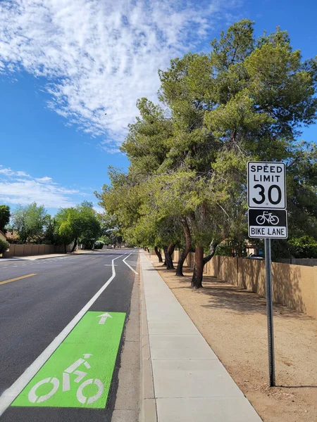 アリゾナ州フェニックスの街中を走る専用自転車専用レーン — ストック写真