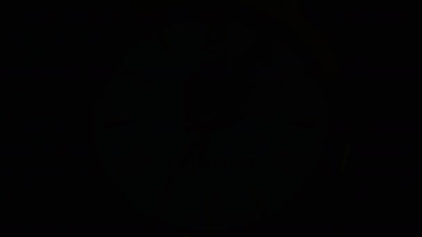 Кривой Рог, Украина - 27.10.2021 наручные часы, макро съемка, крупный план, игра света, часы на проигрывателе и вращение, — стоковое видео