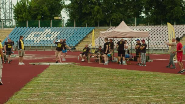 乌克兰车尔卡希 2021年7月14日 国家比赛Invictus Games 乌克兰运动员在Invictus Games比赛中 运动员从加速的沙地上跳下 — 图库视频影像