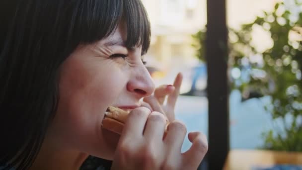 Happy Woman Enjoys Delicious Food Street Cafe Rejoices Taste Smell — Vídeo de Stock