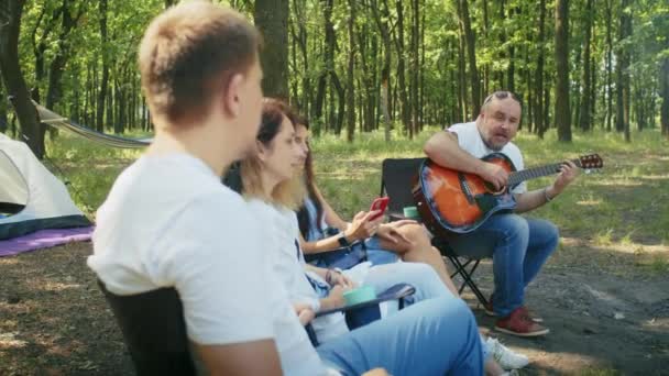 Happy Company Mom Dad Son Daughter Friends Having Picnic Forest — Stock Video