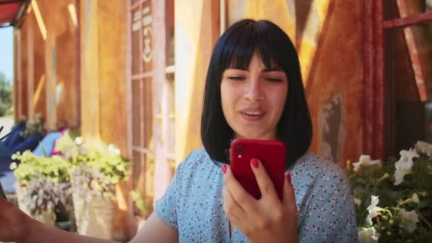Happy Woman Communicates Phone Video Call Enjoys Relaxing Outdoor Summer — Vídeos de Stock