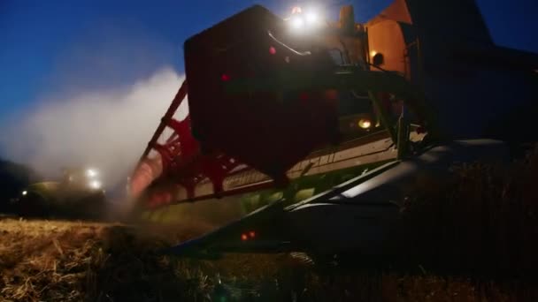 Night Harvesting Combine Ukrainian Combine Harvests Wheat Farmers Ukraine Grain — Stockvideo